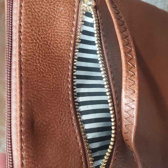 Brown crossbody bag with front zipper tassel - Picture 4 of 5
